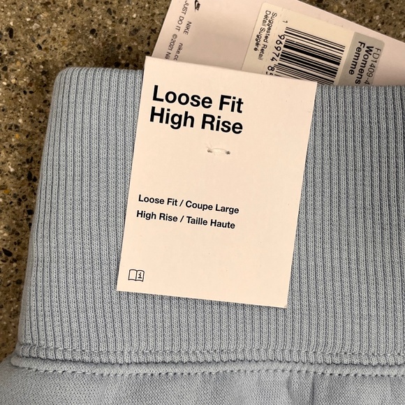 NWT Nike Loose Fit Sweatshorts Sz XS - Picture 7 of 9